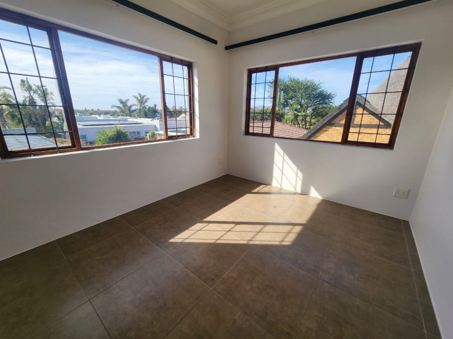 To Let 4 Bedroom Property for Rent in Parklands Western Cape